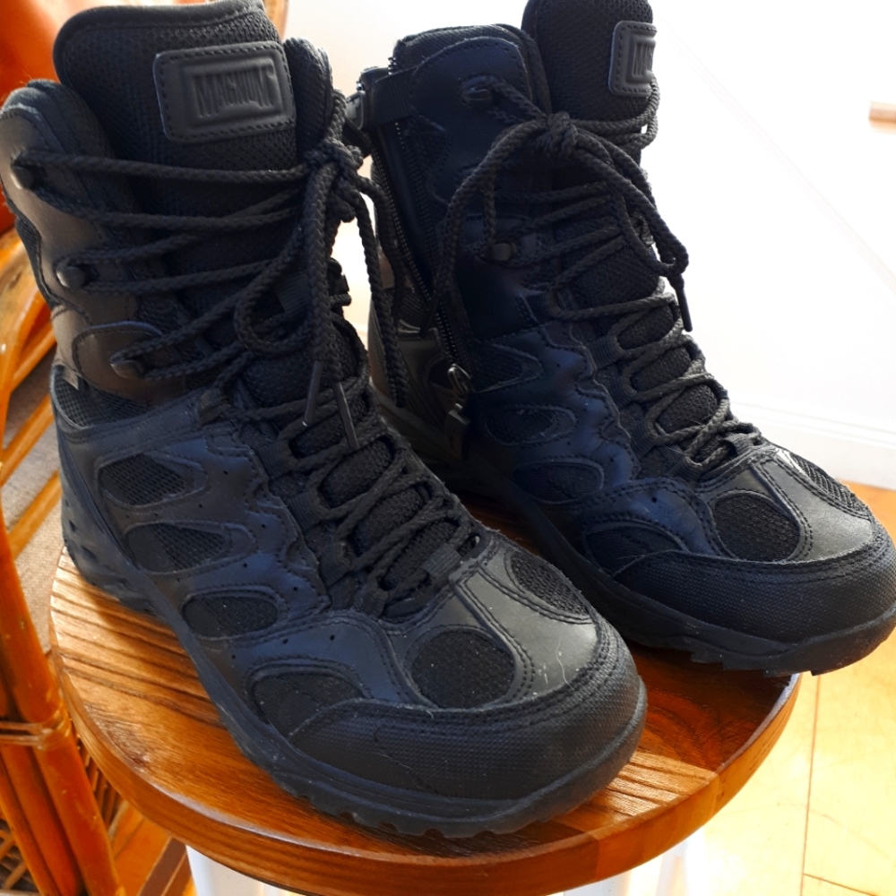 Magnum boots black